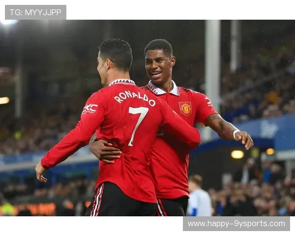 国际足坛聚焦:梅西重返巴萨传闻再起,C罗与曼联续约悬念依旧 国际足坛聚焦:梅西重返巴萨传闻再起,C罗与曼联续约悬念依旧